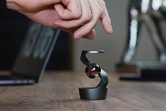 🏆Gravity Defying Kinetic Desk Toy